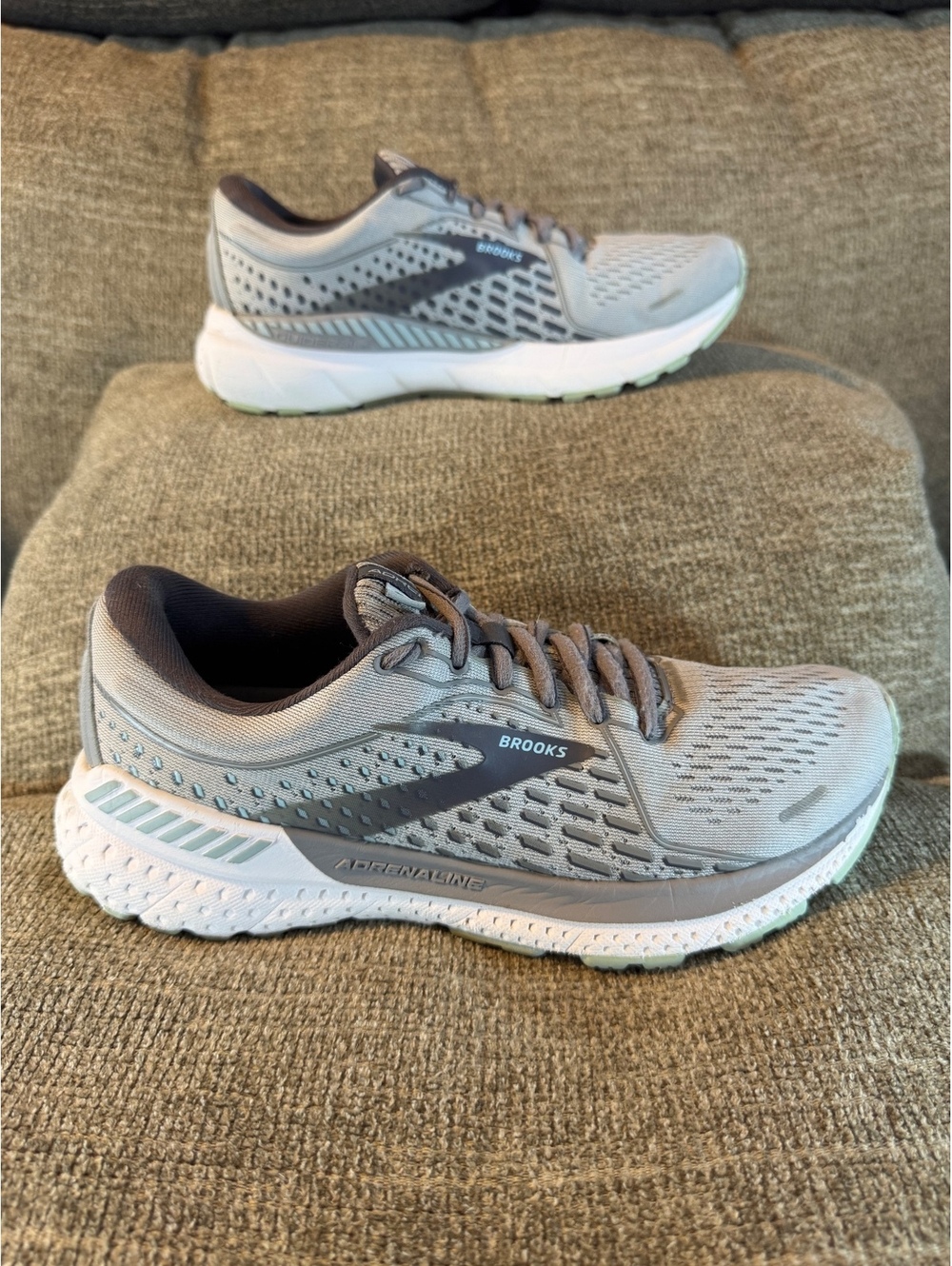 Brooks Adrenaline GTS 21 Grey Purple Running Shoes Women’s Size 7.5 Medium B